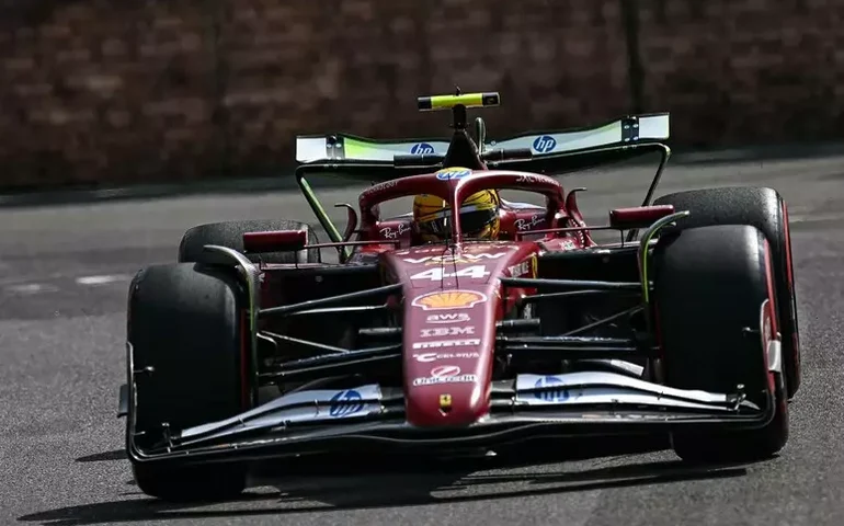 Hamilton põe Ferrari na frente em TL2 no Azerbaijão