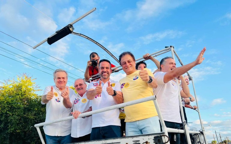 Galba Novaes participa de carreata em Taquarana e reafirma compromisso com município