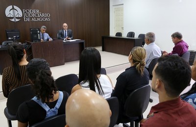 Tourinho visita comarcas do Litoral Norte e dialoga com juízes e servidores 