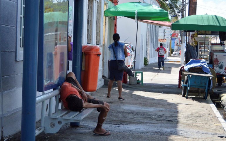 Sesau capacita técnicos do Hospital Municipal João Lyra Filho para atender pessoas em situação de rua