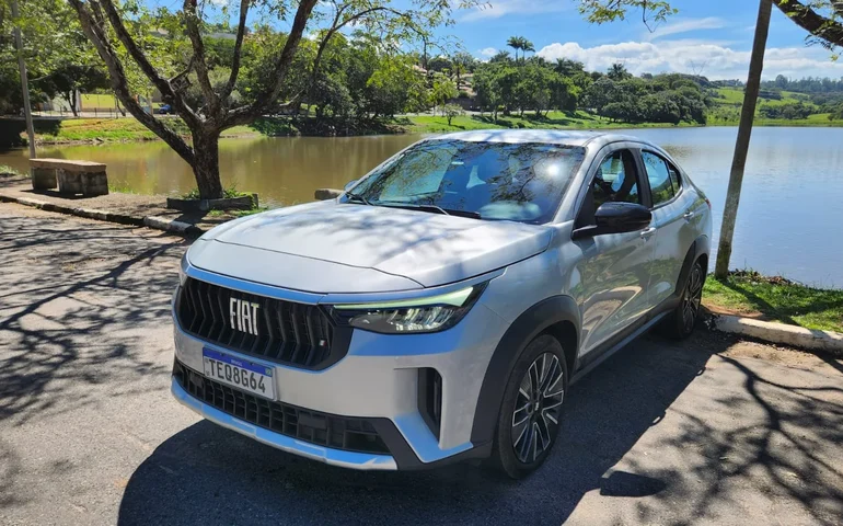 Fiat Fastback 2026 aposta na eletrificação leve para crescer no mercado