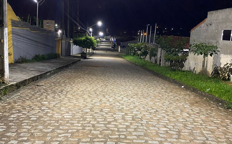 Iluminação em LED deixa ruas do Bairro Paraíso mais seguras em Palmeira