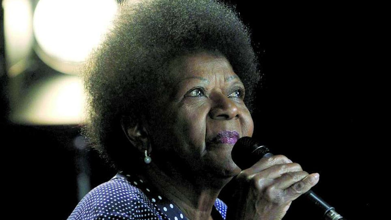 Alaíde Costa homenageia o amigo Johnny Alf na primeira live da carreira