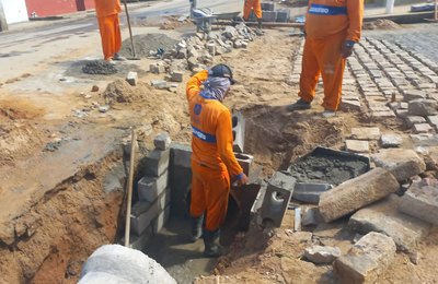 Prefeitura de Palmeira intensifica obras de drenagem em ruas que sofrem com alagamentos