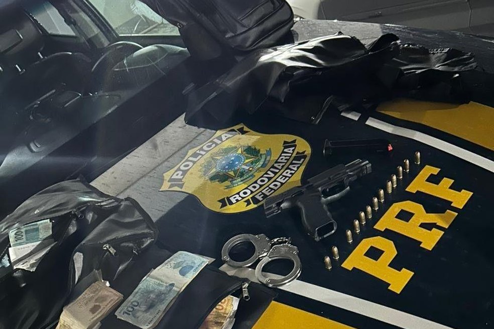 Homem é preso em Maceió com arma e quase quarenta mil reais em espécie