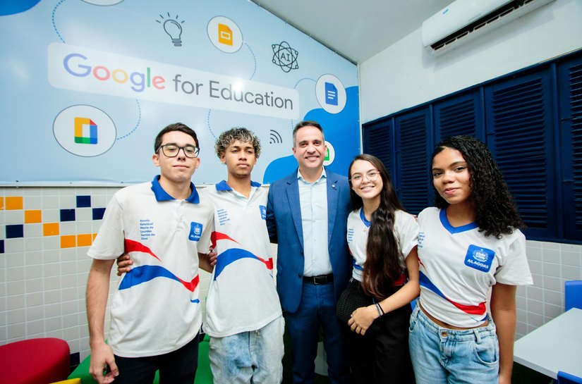Governo de Alagoas entrega em Batalha a primeira Sala Google da rede pública estadual
