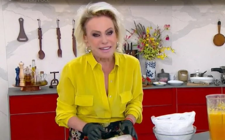 Ana Maria Braga tem crise de riso fazendo receita com linguiça e vira meme