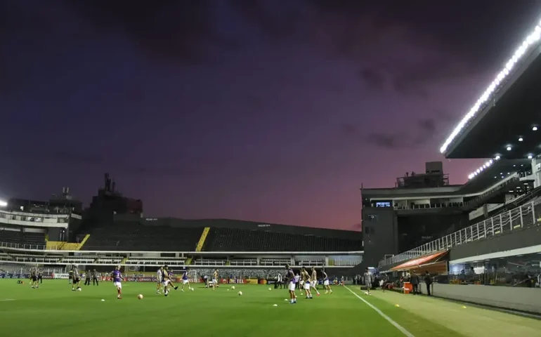 Santos encaminha acordo de venda de naming rights da Vila Belmiro por R$ 150 milhões