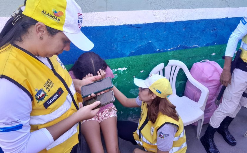 Menina é devolvida à mãe depois de ser encontrada sozinha em feira do Jacintinho