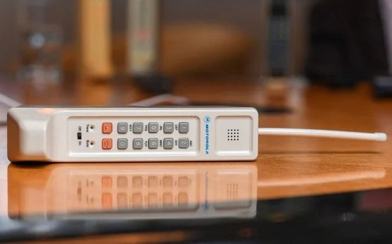 Primeiro celular do mundo completa 50 anos; aparelho pesava mais de 1kg