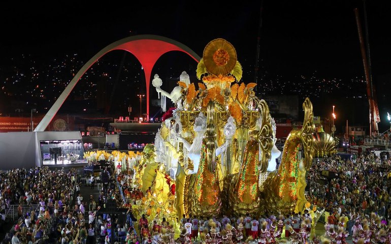 Campeãs voltam hoje à Sapucaí após apuração equilibrada