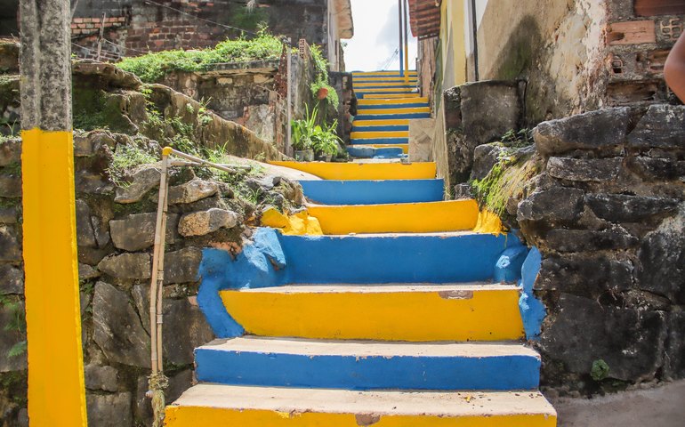 Infraestrutura leva mobilidade e acessibilidade com construção de escadarias na Grota da Caveira