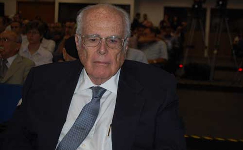 Empresário alagoano Carlos Lyra morre aos 92 anos