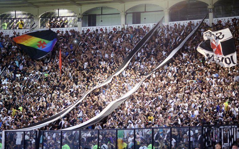 Governo federal diz ser ‘radicalmente contra’ torcida única nos estádios