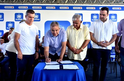 Governo de Alagoas assina ordem de serviço para obras de pavimentação asfáltica em Poço das Trincheiras