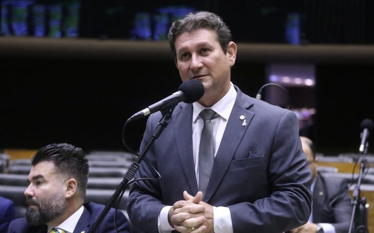 Comissão aprova regra para uso do cordão de girassol por pessoa com deficiência