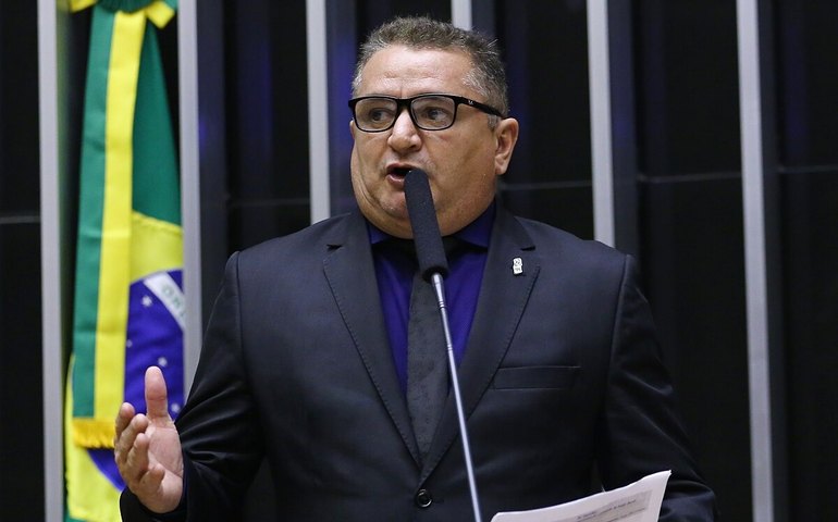 Deputados querem cadeia para quem aplicar golpe de consignado em idoso