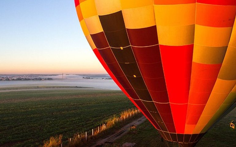 Após tragédia, governo quer avançar em regulamentação do balonismo