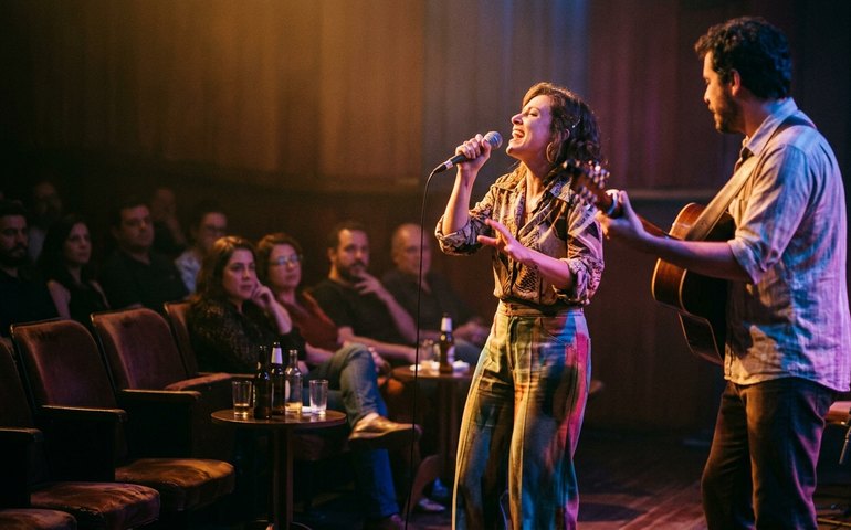 MPB tóxica? Espetáculo brinca com letras de canções que marcaram gerações