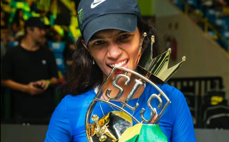Rayssa Leal tira 9,1 na última nota, levanta a torcida e é tricampeã do Super Crown