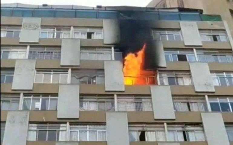 Mulher morre após cair de apartamento que pegou fogo no centro de São Paulo