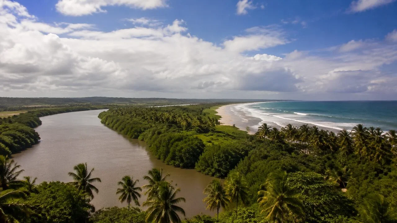 Litoral Sul abre com sol, mas pancadas podem reaparecer da tarde para a noite