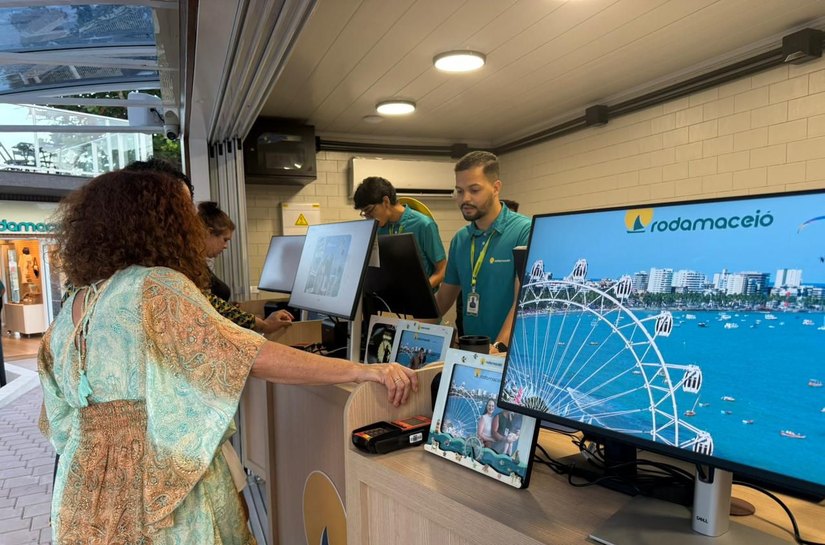 Primeira roda-gigante do Nordeste completa 1 mês de operação oficial e movimenta turismo em Maceió