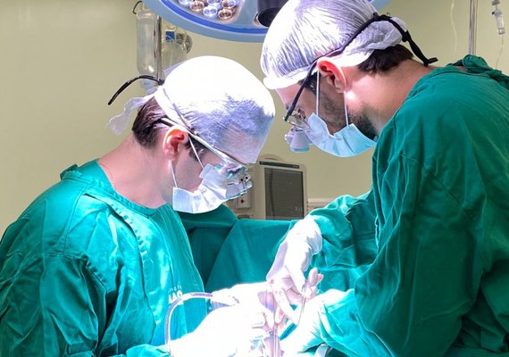 José Wanderley parabeniza cirurgiões por primeira ponte de safena em hospital público
