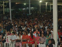 Igreja atenta aos louvores no ultímo dia da convenção