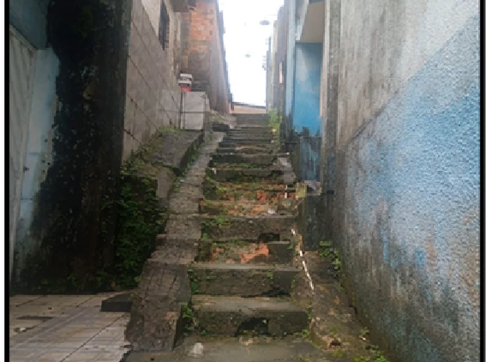 Vereador Aldo Loureiro solicita recuperação de escadaria e limpeza de canal na Grota da Iraci