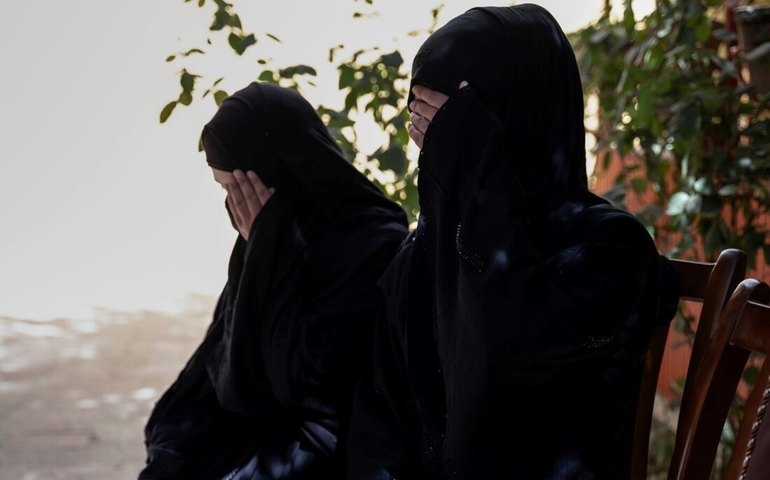 Mulheres afegãs fazem greve de fome contra 'apartheid de gênero' do Talibã