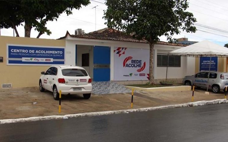 &#8216;Aliança&#8217; publica imagem em rede social com pessoas duplicadas digitalmente