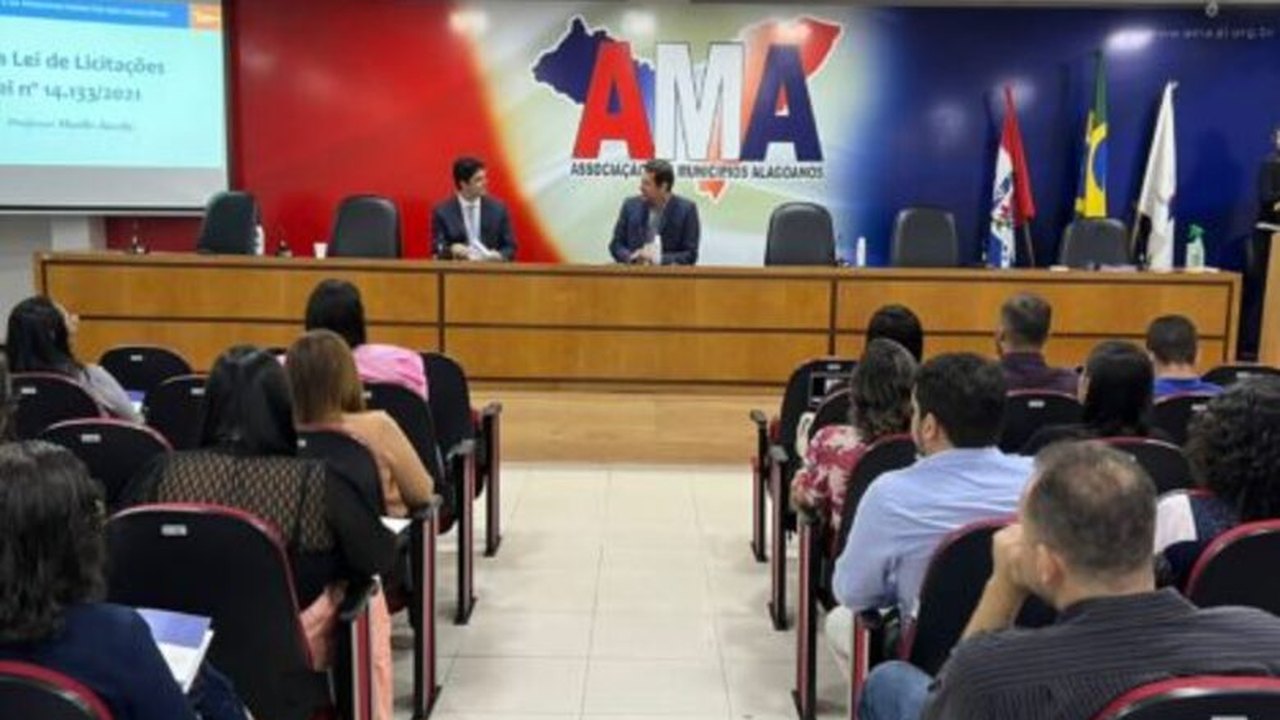 AMA abre curso sobre Lei das Licitações com grande público  Administrativa