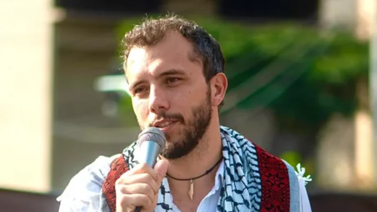 Thiago Ávila é denunciado por racismo contra judeus e rebate: Israel 'comete genocídio’