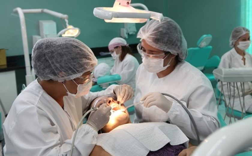 Auxiliares de consultório dentário que atuam no PSF são capacitados
