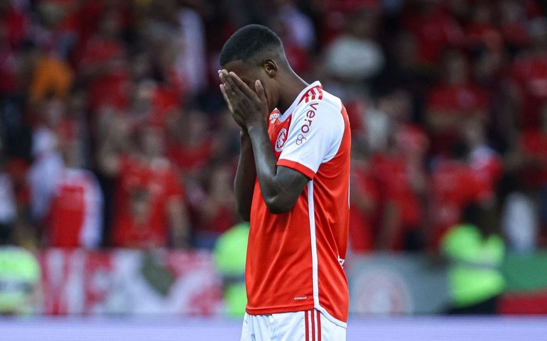Robert Renan pede desculpa por pênalti perdido e promete reconquistar torcida do Inter