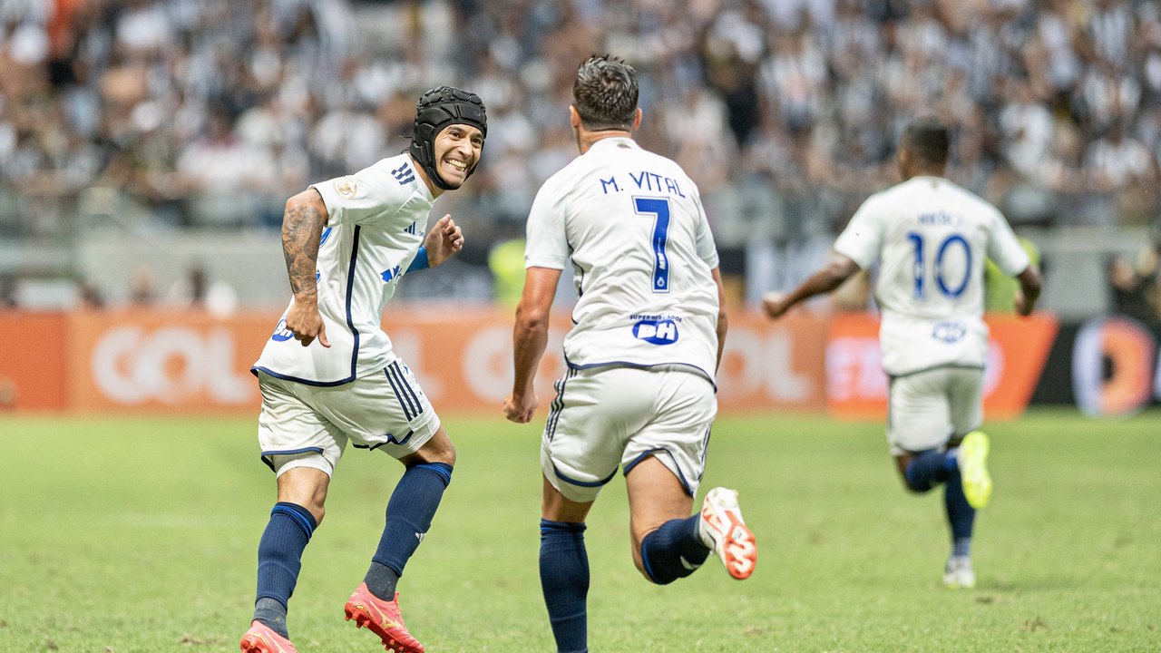 Cruzeiro vence Atlético-MG em 1º clássico na Arena MRV e respira na luta contra o rebaixamento
