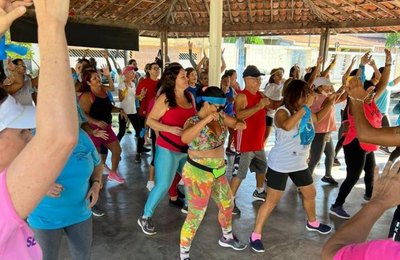 Núcleos de Atividade Física reúnem usuários em ação orientada