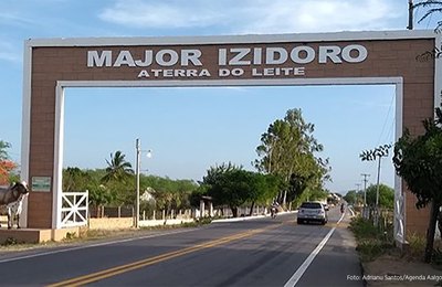 Governo de Alagoas leva água para comunidade em Major Izidoro
