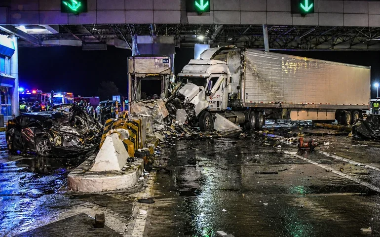 Acidente com caminhão deixa sete feridos no México