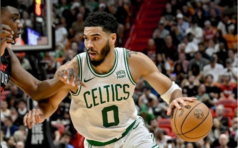 Celtics atropelam Heat e Knicks surpreendem atual campeão Denver Nuggets na NBA