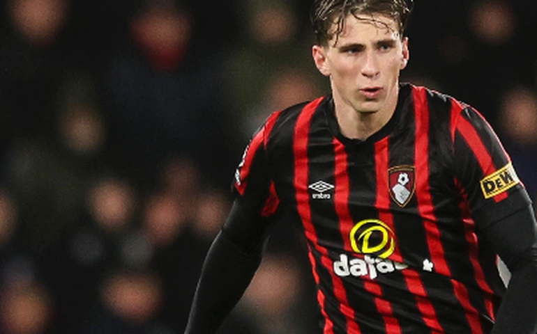 Paris Saint-Germain oficializa a contratação do zagueiro ucraniano Illia Zabarnyi até 2030