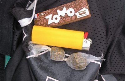 Agentes do Ronda no Bairro flagram uso de drogas no Marco dos Corais