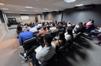 Licenciamento ambiental e preservação da restinga pautam encontro técnico em Alagoas