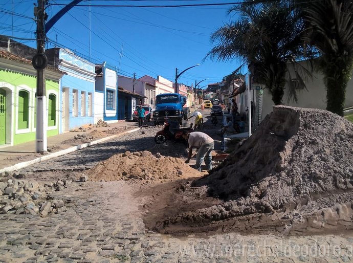 Calçamento em manutenção no centro histórico em Marechal Deodoro