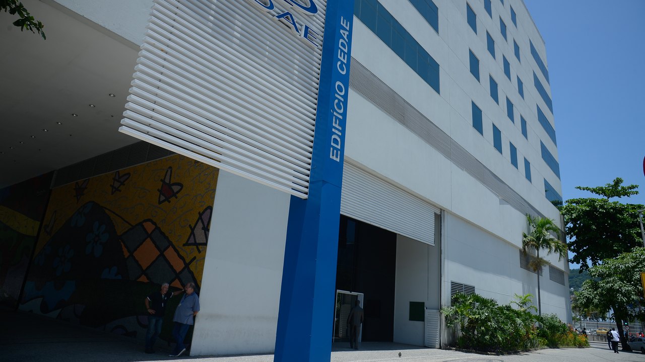 Governo do RJ identifica desvios de R$ 400 milhões na Cedae Saúde