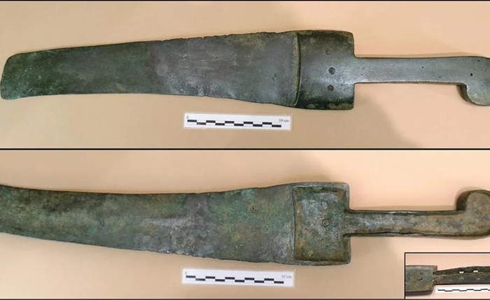 Espadas da Idade do Bronze tardia descobertas na Espanha revelam mudanças culturais locais (FOTOS) Espadas da Idade do Bronze tardia descobertas na Espanha revelam mudanças culturais locais (FOTOS)