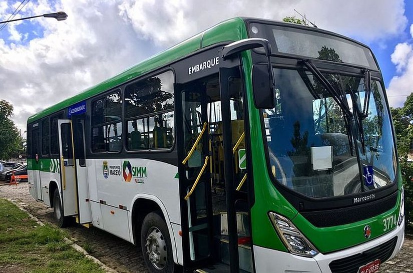 Alfabetiza Maceió promove formação continuada para mais de mil professores
