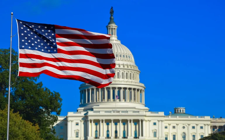 Câmara dos EUA aprova projeto republicano sem extensão de subsídios à saúde