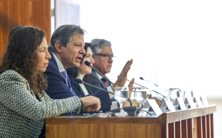 Governo envia ao Congresso PEC para cortes de gastos e ajustes sociais